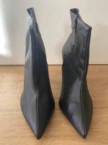 Bota cano curto -cor preto - número 38