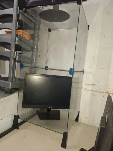 Vitrine em bom estado.