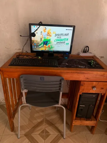 Computador com mesa