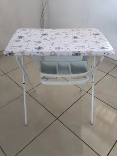 Banheira com trocador e suporte para banho