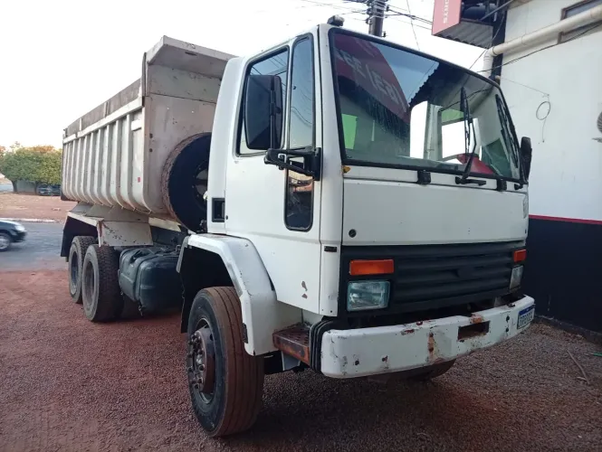 Ford Cargo 2422 traçado.