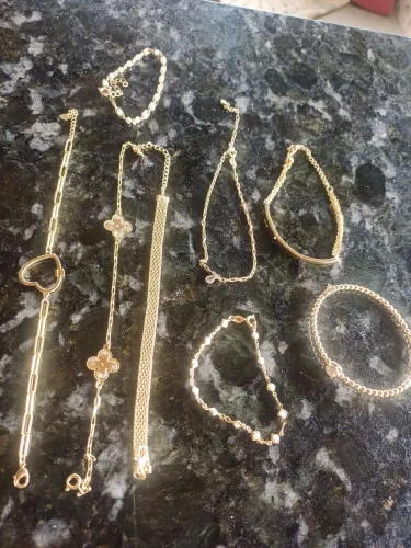 Vendo 8 pulseira dourada