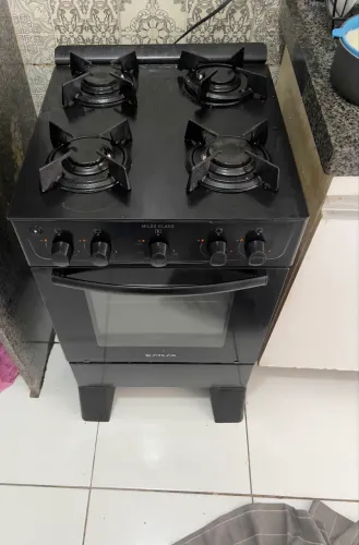 Fogão elétrico semi novo 
