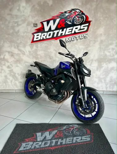 YAMAHA MT09 2021 (baixa km)