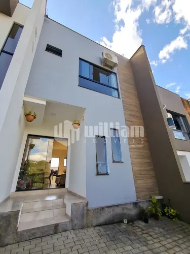 CASA COM 3 DORMITÓRIOS SENDO 1 SUÍTE NO BAIRRO SÃO PEDRO