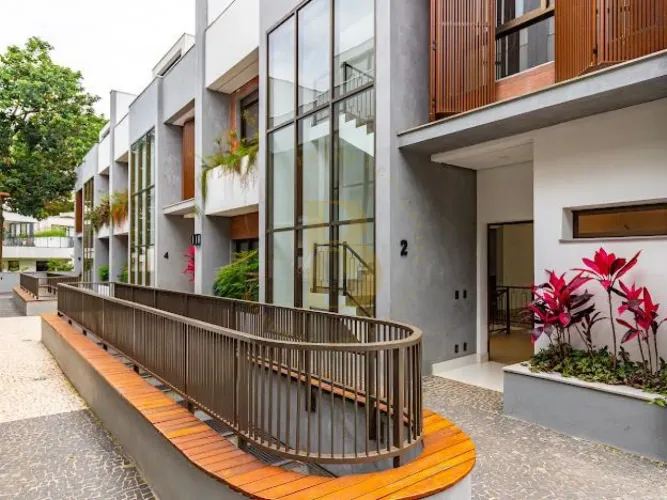Casa de condomínio com acabamentos modernos, localizado no Jardim dos Estados.