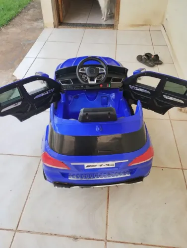 Mercedes elétrica (troco por algo do meu interesse)