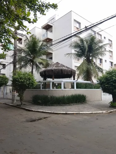 Temporada enseada Guarujá 100 metros da praia 