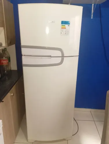 VENDO GELADEIRA DA MARCA CONSUL 340 LITROS EM BOM ESTA DE CONSERVAÇÃO.