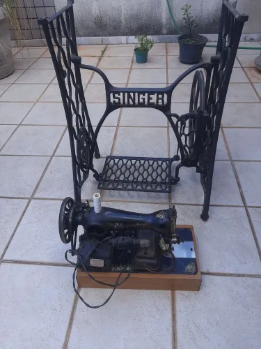 Máquina costura Singer antiga