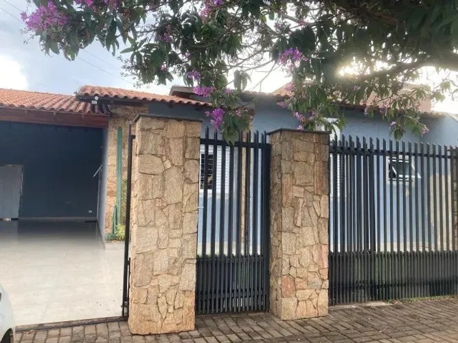 Casa à venda no Residencial Monte Castelo em Cambé - 3 dormitórios