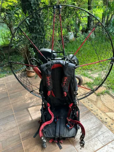 Paramotor Bolt evolution 210cc com apenas cinco vôos 