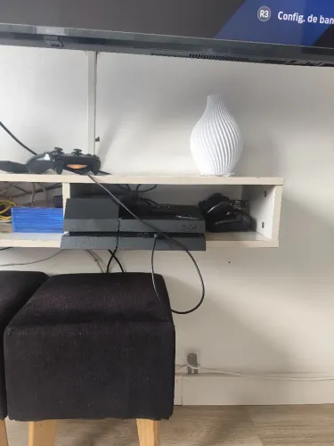 Vende-se Playstation 4,2 Tera com 2 controles e 4 jogos