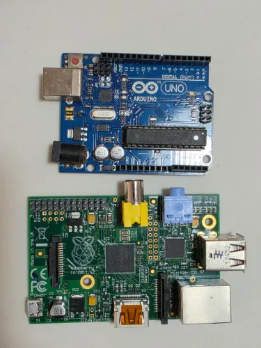 Placa raspberry PI mais placa arduino. Tudo funcionando.