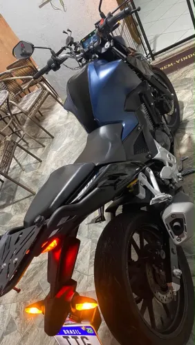 Vendo cb twister muito nova e conservada