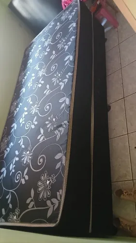 Vendo cama de solteiro 