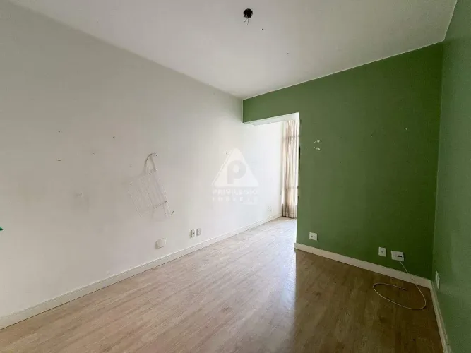 Sala e Quarto com Sol da Manhã em Copacabana