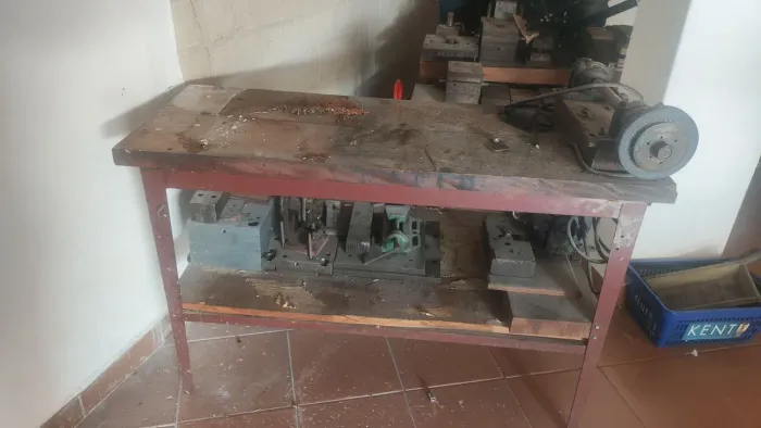 Bancada de Madeira com Esmeril Acopladol