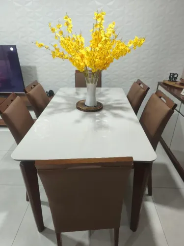 Vendo mesa de jantar de 2 metros em madeira maçiça