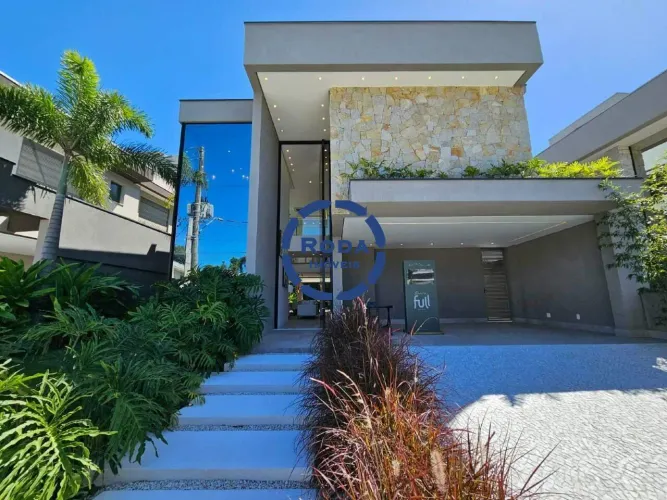 Casa de Luxo, com 6 Suítes + dependência de empregada!