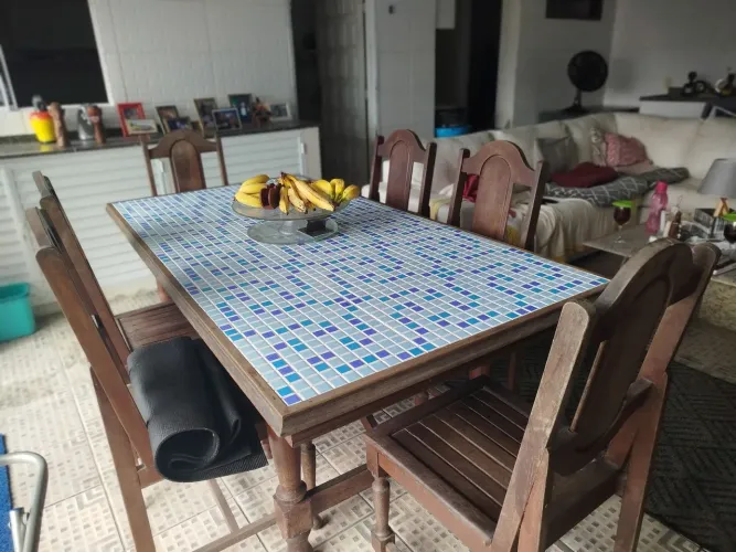Mesa de madeira mogno maciço 