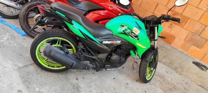 Em dias cb 300r