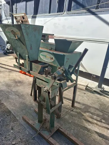 Máquina Tijolo Ecológico + Triturador de solo