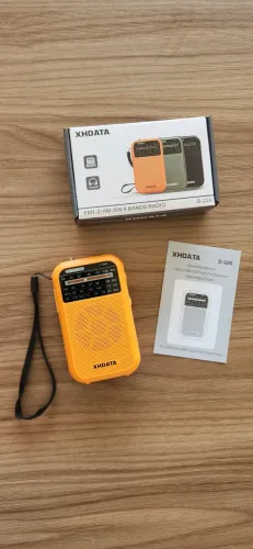 Radio portátil XHDATA D-220 ( radinho de pilha )