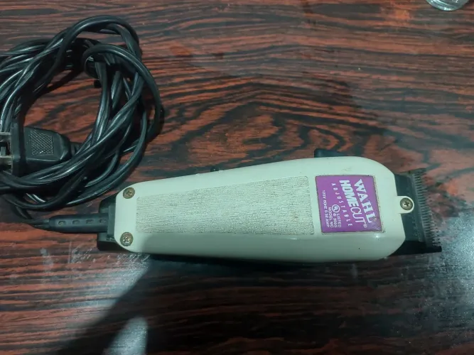 Máquina de cortar cabelo e barba 
