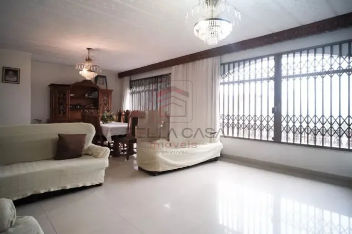 Casa á venda com 600m , 6 quartos e 6 vagas