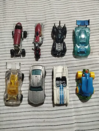 Bonecos e Hotwheels antigos