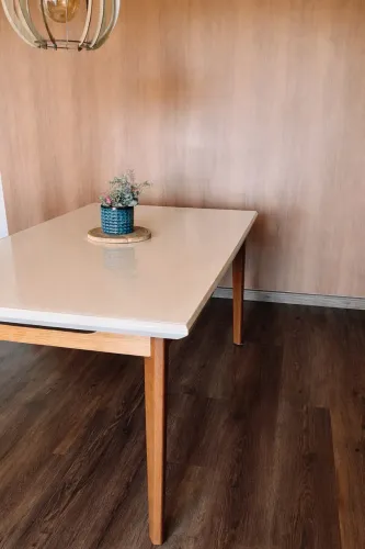 Mesa de Laca com Madeira Maciça