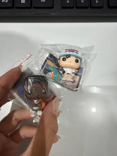 Peck 2 kinder joy stranger things Lucas e Dustin 
