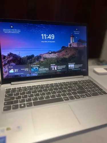 Vendo Notebook Windows da Lenovo | Tela grande | Ótimo estado | Pronto para uso