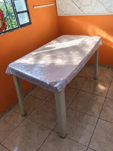 Estou me desfazendo dessa mesa 6 cadeiras, só a mesa por apenas 80 reais