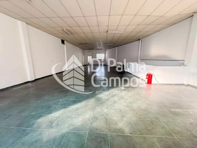 Salão comercial de 176m² com 2 banheiros para alugar no bairro Cambuci