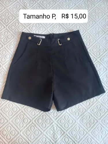 Short alfaiataria preto, tamanho P/36 a R$ 10,00.