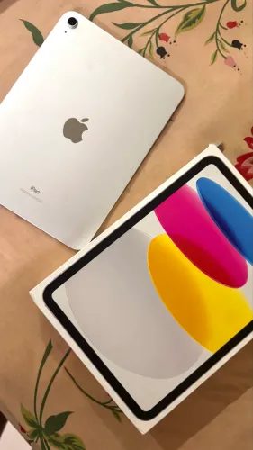 iPad 10 ( 64 GB Wi- Fi ) 
