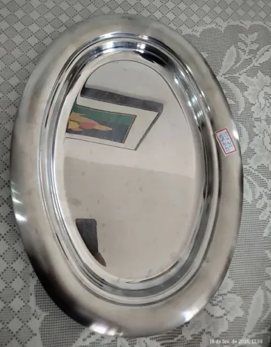 Travessa de inox Tramontina formato oval