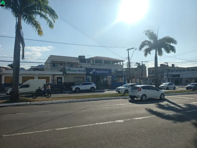 Ponto Comercial à Venda em Serra-ES, Bairro Barcelona: 3 Salas, 3 Banheiros, 2 Vagas de Ga