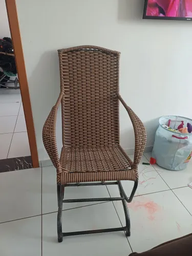 Cadeira de balanço em ótimo estado
