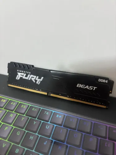 Memoria Kingston Fury 16gb ddr4 3200