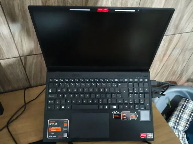 Notebook positivo R15 m 24 de memória ram , 256 de ssd com caixa e todo acessórios