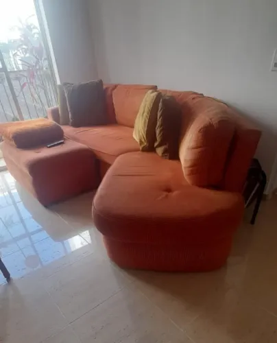 Sofá 5 lugares em formato de J + puff | EXTREMAMENTE CONFORTÁVEL