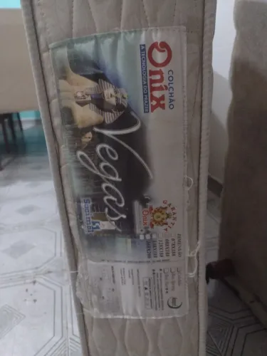 Cama box com colchão de solteiro de mola - usado