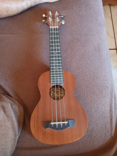 Ukulele Tagima 21k