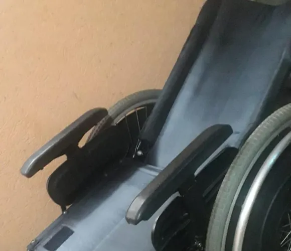 Cadeira de rodas reclinável