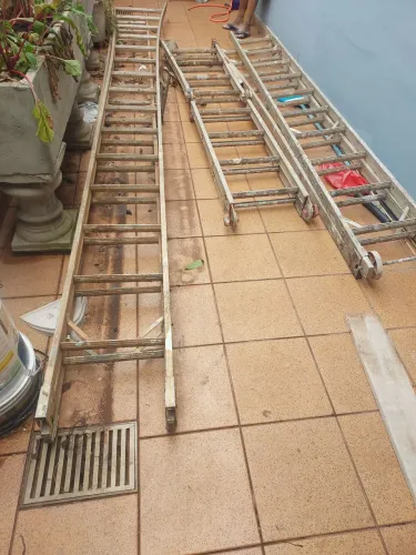 3 Escadas de aluminio, tamanhos DIFEENTES