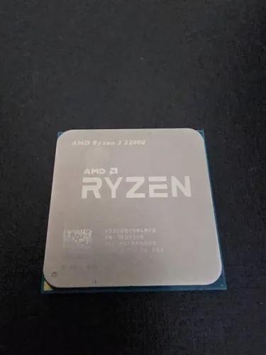 AMD RYZEN 3 2200G + Cooler original