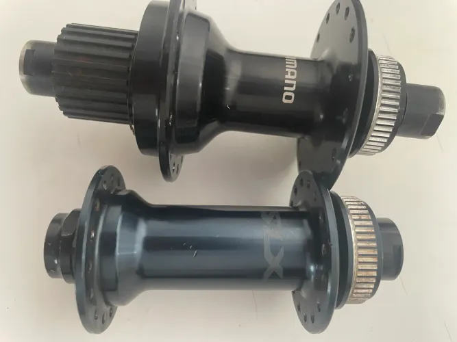 Par de cubo shimano mt510 142m micro spline e slx 15x110 boost ambos 32 furos